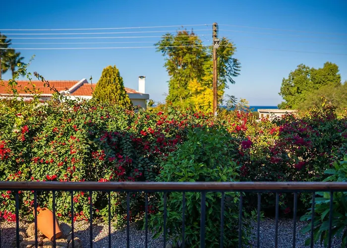 Karlsen With Private Pool And View וילה