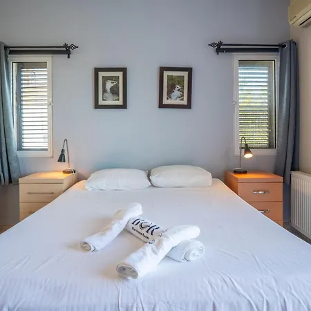 Karlsen With Private Pool And View Vilă