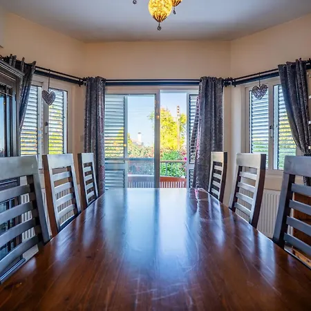 Vilă Karlsen With Private Pool And View *